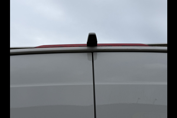 Volkswagen Crafter 35 2.0 TDI 141 PK Euro 6 L3H3 Automaat/CarPlay/trekhaak/cruise control