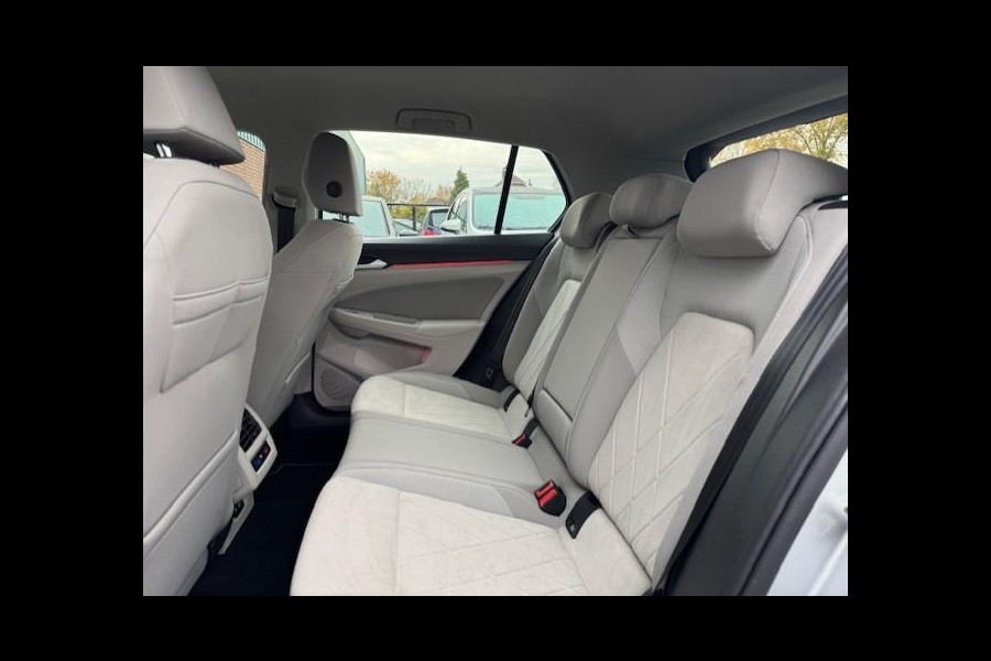 Volkswagen Golf 2.0 TDI Style-1e eigenaar-Dealer onderhouden