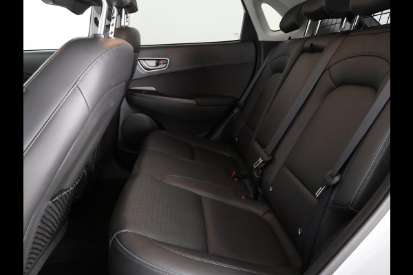 Hyundai Kona PRIMIUM EV 64 KWH 1e EIG ACCU 92% GARANTIE 10-2030 BEREIK 466 KM ! LEDER. STUUR/STOEL VERWARMING.DODE HOEK DETECTIE