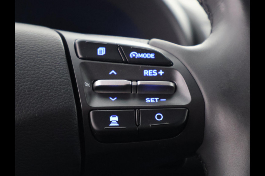 Hyundai Kona PRIMIUM EV 64 KWH 1e EIG ACCU 92% GARANTIE 10-2030 BEREIK 466 KM ! LEDER. STUUR/STOEL VERWARMING.DODE HOEK DETECTIE