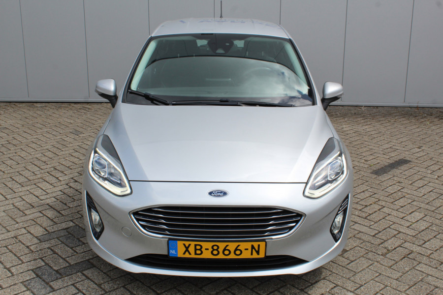 Ford Fiesta 1.0-100pk EcoBoost Titanium 5drs. Uiterst nette, luxe en zuinige Ford Fiesta. Voalautm. airco, Cruise control, Navigatie, LM wielen, Metallic lak, Parkeersensoren achter, Telefoonvoorb., Lane assist etc.