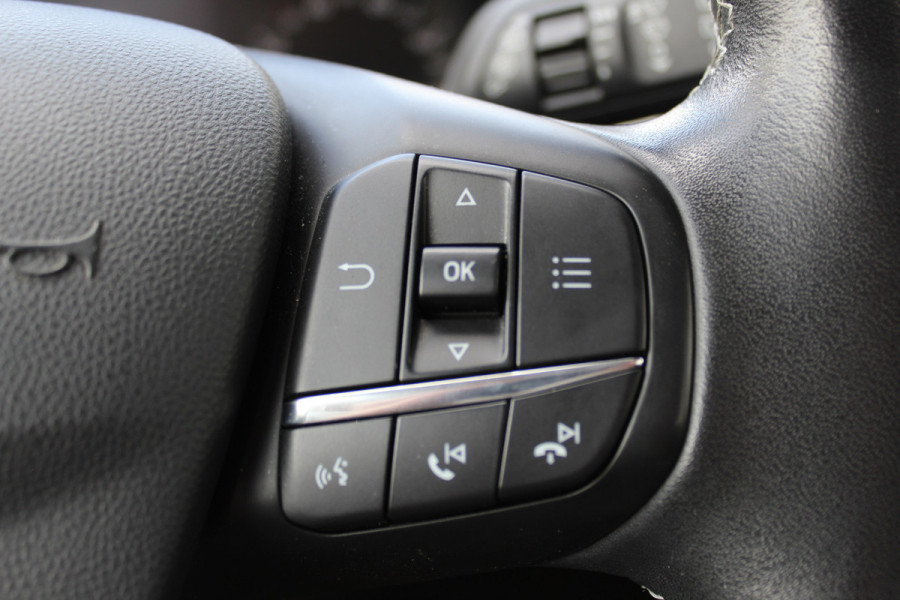 Ford Fiesta 1.0-100pk EcoBoost Titanium 5drs. Uiterst nette, luxe en zuinige Ford Fiesta. Voalautm. airco, Cruise control, Navigatie, LM wielen, Metallic lak, Parkeersensoren achter, Telefoonvoorb., Lane assist etc.