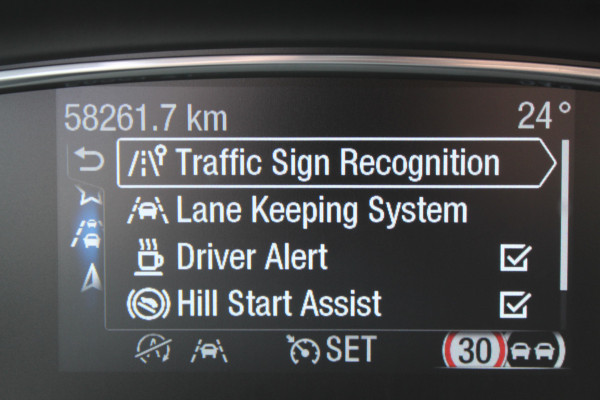 Ford Fiesta 1.0-100pk EcoBoost Titanium 5drs. Uiterst nette, luxe en zuinige Ford Fiesta. Voalautm. airco, Cruise control, Navigatie, LM wielen, Metallic lak, Parkeersensoren achter, Telefoonvoorb., Lane assist etc.