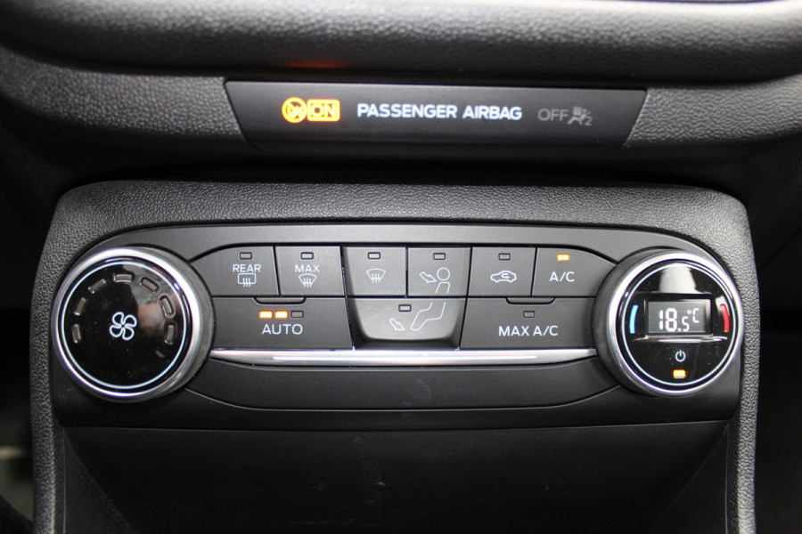 Ford Fiesta 1.0-100pk EcoBoost Titanium 5drs. Uiterst nette, luxe en zuinige Ford Fiesta. Voalautm. airco, Cruise control, Navigatie, LM wielen, Metallic lak, Parkeersensoren achter, Telefoonvoorb., Lane assist etc.