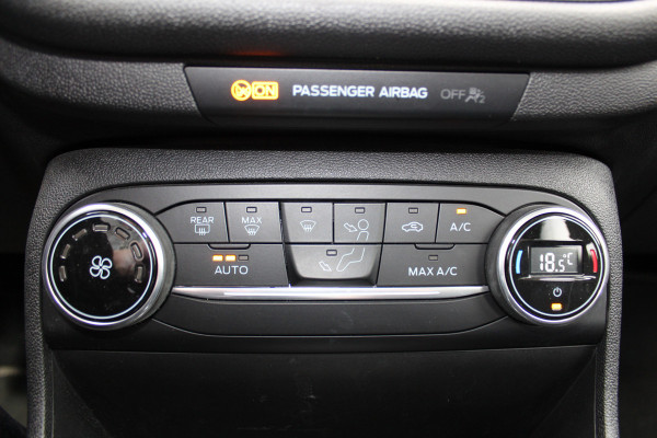 Ford Fiesta 1.0-100pk EcoBoost Titanium 5drs. Uiterst nette, luxe en zuinige Ford Fiesta. Voalautm. airco, Cruise control, Navigatie, LM wielen, Metallic lak, Parkeersensoren achter, Telefoonvoorb., Lane assist etc.