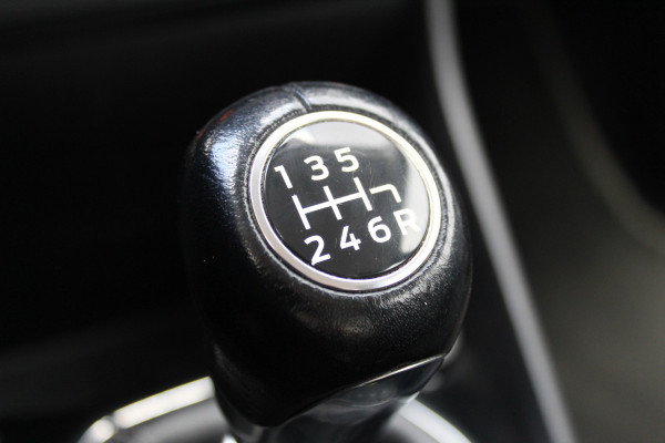 Ford Fiesta 1.0-100pk EcoBoost Titanium 5drs. Uiterst nette, luxe en zuinige Ford Fiesta. Voalautm. airco, Cruise control, Navigatie, LM wielen, Metallic lak, Parkeersensoren achter, Telefoonvoorb., Lane assist etc.