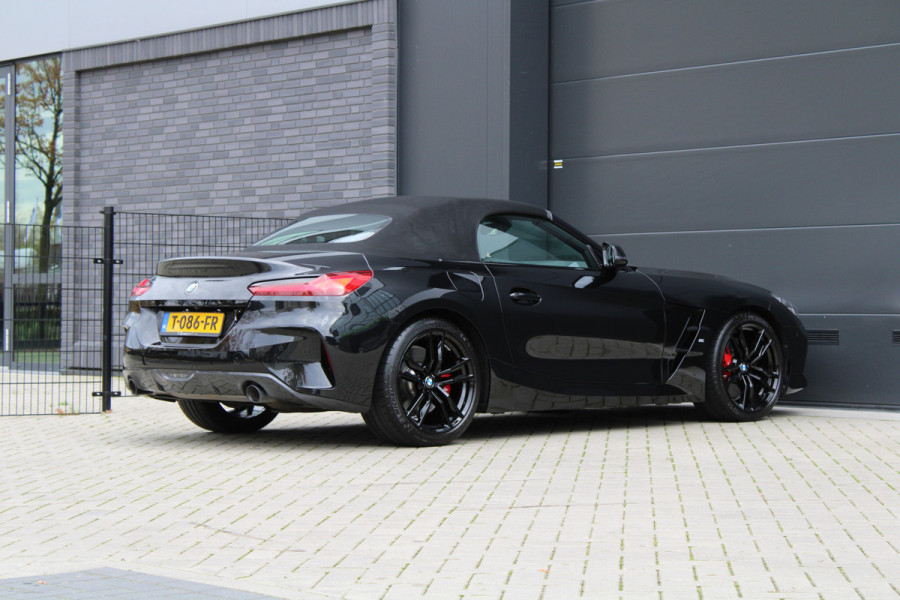 BMW Z4 Roadster sDrive20i High Executive | NIEUWSTAAT! | M-SPORT | KEYLESS | STUURVERW | SFEER | CAMERA | LED | ALARM KLASSE 3 |