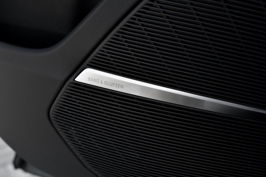 Audi Q8 60 TFSI e quattro Pro Line S Competition. RS Zetels, Softclose, Pano, Koeling, B&O, 360 3D, Trekh, HUD, Keyless, Stuurvw!