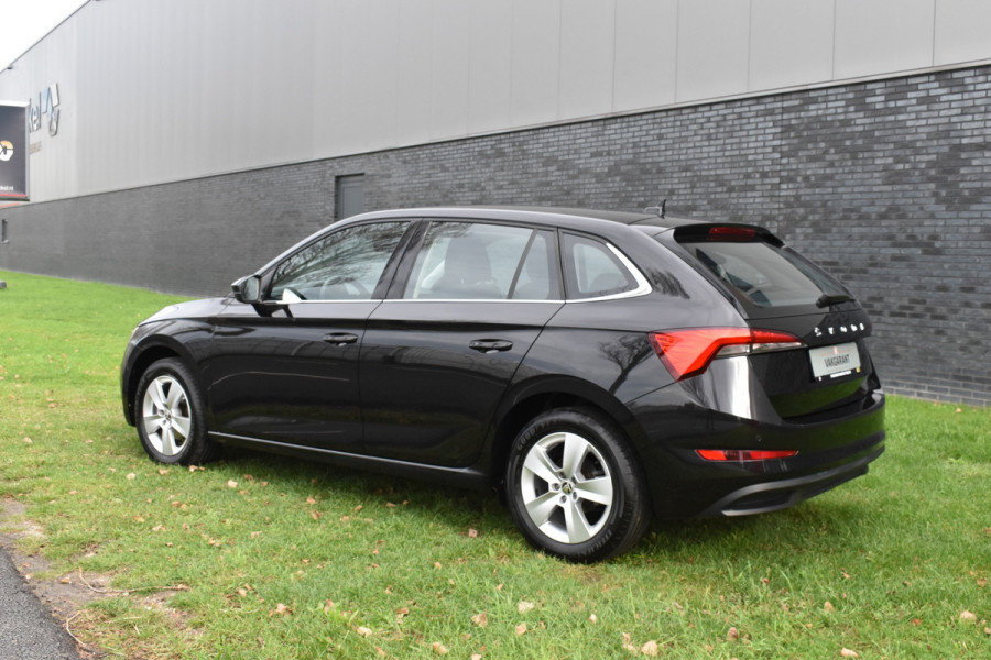 Škoda SCALA 1.0 TSI Ambition Automaat Carplay Navigatie Front/lane assist Stoelverwarming Parkeer sensoren
