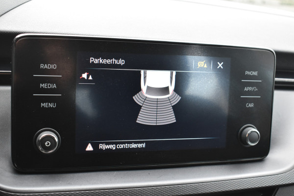 Škoda SCALA 1.0 TSI Ambition Automaat Carplay Navigatie Front/lane assist Stoelverwarming Parkeer sensoren
