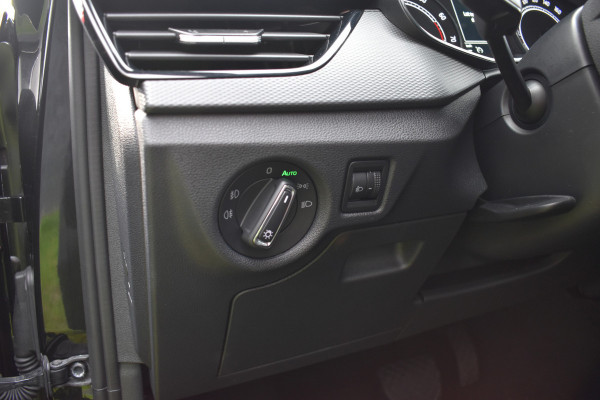 Škoda SCALA 1.0 TSI Ambition Automaat Carplay Navigatie Front/lane assist Stoelverwarming Parkeer sensoren