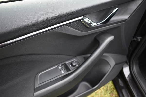 Škoda SCALA 1.0 TSI Ambition Automaat Carplay Navigatie Front/lane assist Stoelverwarming Parkeer sensoren