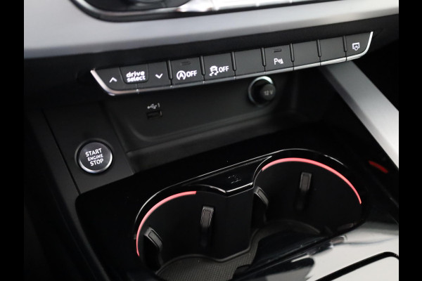 Audi A4 Avant 40 TFSI S edition Competition 204 pk S-tronic |  Private lease vanaf € 686,- per maand  | Verlengde garantie | Navigatie | Elektr. trekhaak | Parkeersensoren | Cruise control | Stoelverwarming | LED koplampen |