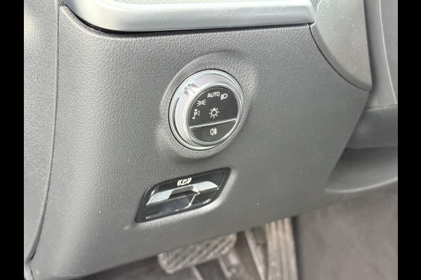 Mercedes-Benz C-Klasse Estate 300 e Luxury Line | ELKTR. TREKHAAK | DODE HOEK DETECTIE | ELKTR. STOELEN MET GEHEUGEN | APPLE CARPLAY |