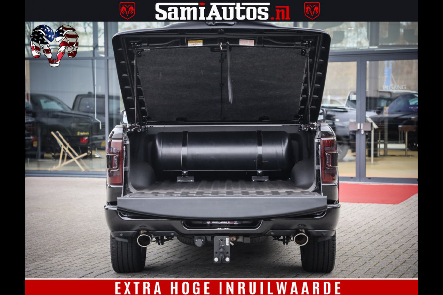 Dodge Ram 1500 BLACK OPS LONGHORN 5.7 V8 HEMI | 8820KM! | BOM VOL | HUD | LUCHTVERING | PANO | 200L LPG | ADAPTIVE CRUISE | DIGI VIRTUAL CLUSTER | CARPLAY | 3500KG | HEADUP | CREW CAB DUBBELE CABINE | 5 PERSOONS | ZWART MET BRUIN LEDER | Z.G.A.N