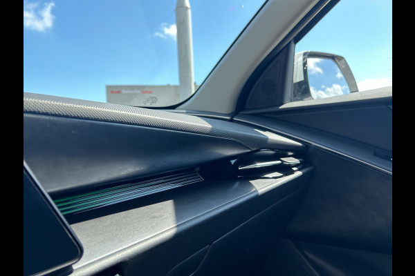 Kia Niro EV Edition Advanced 64.8 kWh | Automaat | Stoel & Stuurverwarming | Navi | Camera | Cruise | Sensoren |