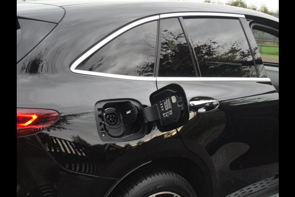 Mercedes-Benz EQC 400 4MATIC Business Solution 80 kWh | Schuifdak | Camera | Apple Carplay | Treeplanken | NL-Auto |