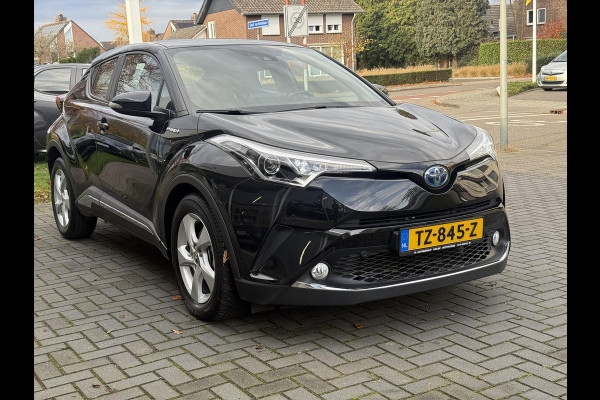 Toyota C-HR 1.8 Hybrid Dynamic | Navigatie, Dodehoekherkenning, Parkeersensoren, Stoelverwarming, Chroom pakket!