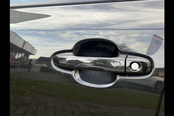 Toyota C-HR 1.8 Hybrid Dynamic | Navigatie, Dodehoekherkenning, Parkeersensoren, Stoelverwarming, Chroom pakket!