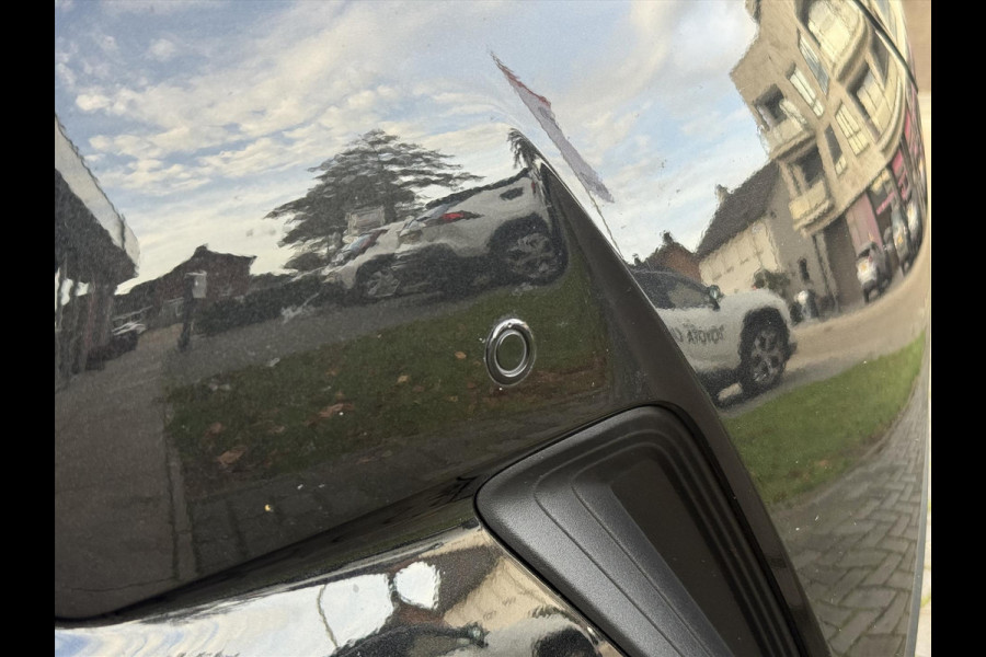 Toyota C-HR 1.8 Hybrid Dynamic | Navigatie, Dodehoekherkenning, Parkeersensoren, Stoelverwarming, Chroom pakket!