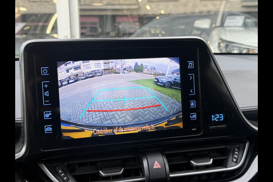 Toyota C-HR 1.8 Hybrid Dynamic | Navigatie, Dodehoekherkenning, Parkeersensoren, Stoelverwarming, Chroom pakket!