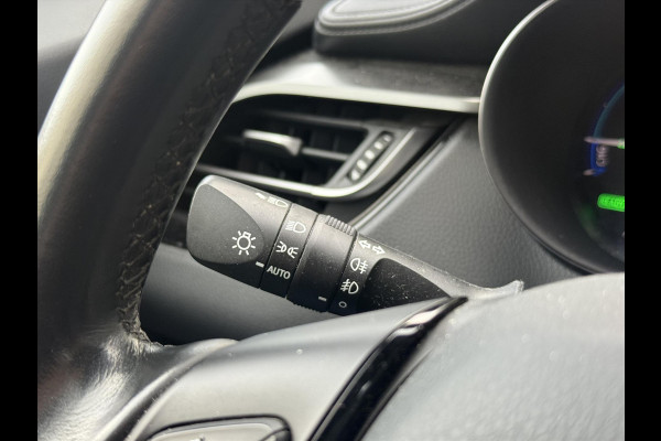 Toyota C-HR 1.8 Hybrid Dynamic | Navigatie, Dodehoekherkenning, Parkeersensoren, Stoelverwarming, Chroom pakket!
