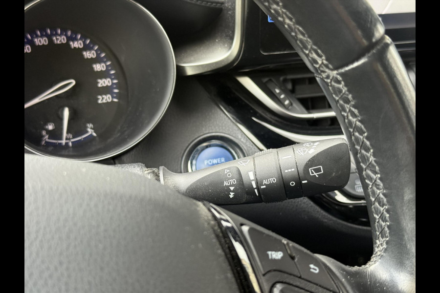 Toyota C-HR 1.8 Hybrid Dynamic | Navigatie, Dodehoekherkenning, Parkeersensoren, Stoelverwarming, Chroom pakket!
