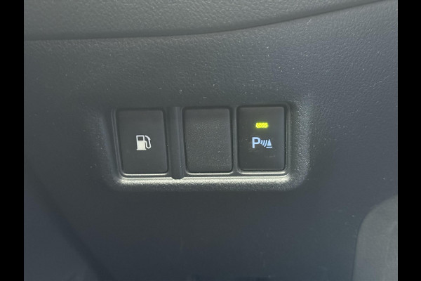 Toyota C-HR 1.8 Hybrid Dynamic | Navigatie, Dodehoekherkenning, Parkeersensoren, Stoelverwarming, Chroom pakket!