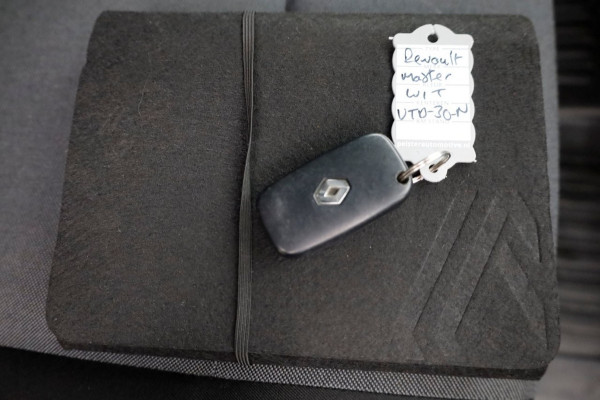 Renault Master T35 2.3 dCi 165pk L3H2 Dubbel Lucht Airco/Navi/Trekhaak 3500kg 01-2023