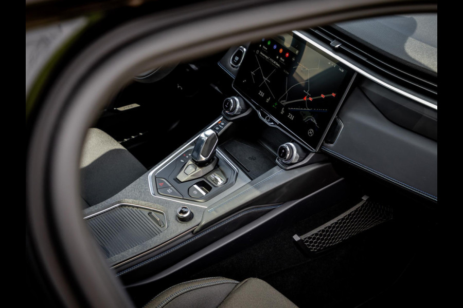 Lynk & Co 01 1.5 Plug-In Hybrid 262pk BLACKED OUT | Zwarte hemel | 360 Camera