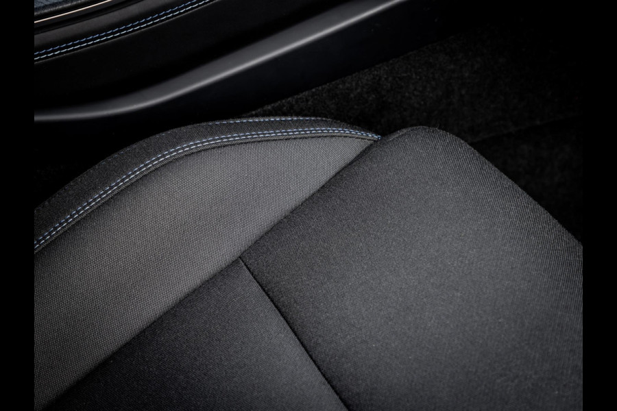 Lynk & Co 01 1.5 Plug-In Hybrid 262pk BLACKED OUT | Zwarte hemel | 360 Camera