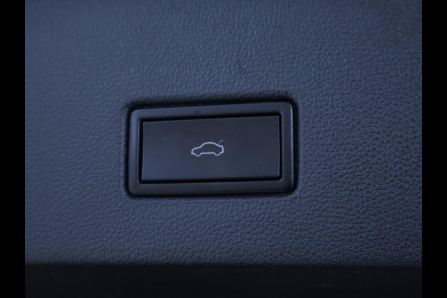 Volkswagen T-Roc 1.0 TSI Style CarPlay | El.kofferklep | Trekhaak | Navi