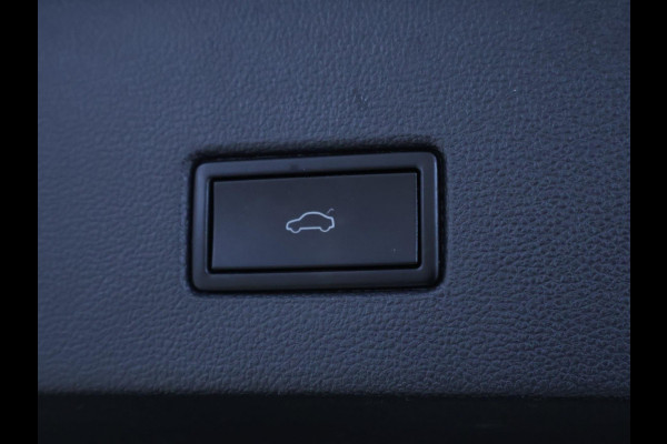 Volkswagen T-Roc 1.0 TSI Style CarPlay | El.kofferklep | Trekhaak | Navi