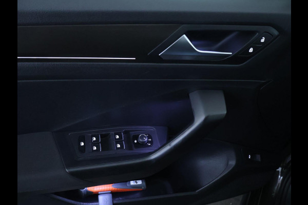 Volkswagen T-Roc 1.0 TSI Style CarPlay | El.kofferklep | Trekhaak | Navi