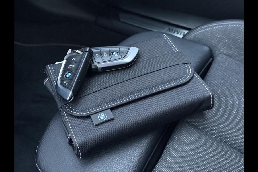 BMW 1-serie 118i Aut. Exe Sportline M-Int | Trekhaak | Facelift | Virtual Cockpit |