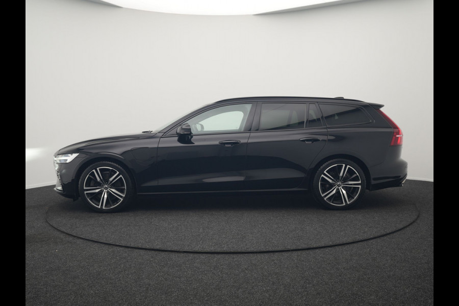 Volvo V60 T6 Recharge AWD R-Design Plug In Hybrid 340pk Dealer O.H. PHEV | Trekhaak Af Fabriek | Adaptive Cruise | Camera | Harman & Kardon | Lederen Sportstoelen Memory & Verwarmd | Apple Carplay | Navigatie | Stuur Verwarmd | Blis | Keyless | DAB |