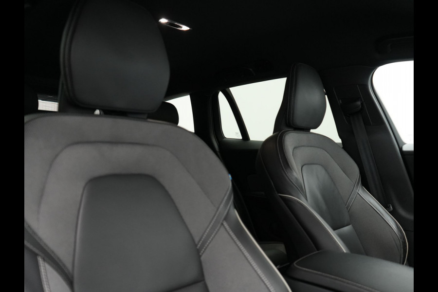 Volvo V60 T6 Recharge AWD R-Design Plug In Hybrid 340pk Dealer O.H. PHEV | Trekhaak Af Fabriek | Adaptive Cruise | Camera | Harman & Kardon | Lederen Sportstoelen Memory & Verwarmd | Apple Carplay | Navigatie | Stuur Verwarmd | Blis | Keyless | DAB |