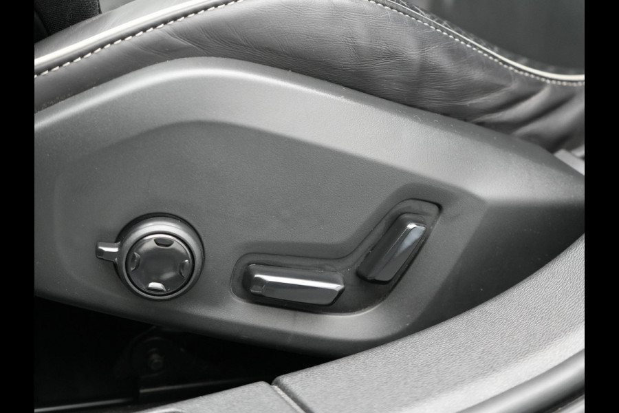 Volvo V60 T6 Recharge AWD R-Design Plug In Hybrid 340pk Dealer O.H. PHEV | Trekhaak Af Fabriek | Adaptive Cruise | Camera | Harman & Kardon | Lederen Sportstoelen Memory & Verwarmd | Apple Carplay | Navigatie | Stuur Verwarmd | Blis | Keyless | DAB |