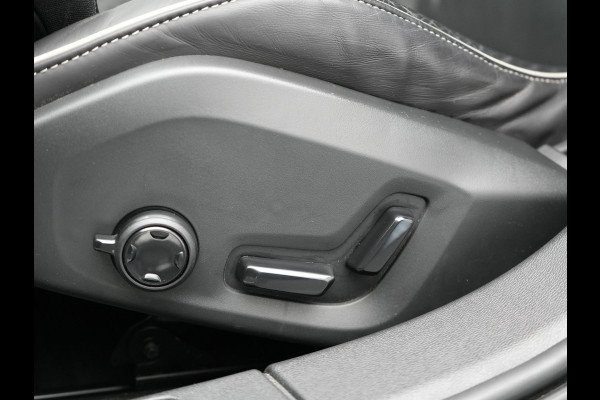 Volvo V60 T6 Recharge AWD R-Design Plug In Hybrid 340pk Dealer O.H. PHEV | Trekhaak Af Fabriek | Adaptive Cruise | Camera | Harman & Kardon | Lederen Sportstoelen Memory & Verwarmd | Apple Carplay | Navigatie | Stuur Verwarmd | Blis | Keyless | DAB |