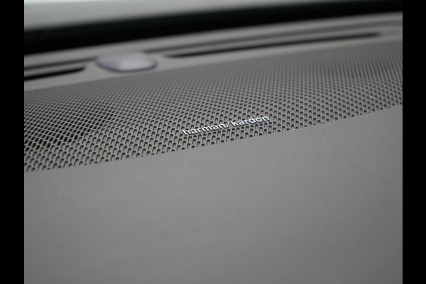 Volvo V60 T6 Recharge AWD R-Design Plug In Hybrid 340pk Dealer O.H. PHEV | Trekhaak Af Fabriek | Adaptive Cruise | Camera | Harman & Kardon | Lederen Sportstoelen Memory & Verwarmd | Apple Carplay | Navigatie | Stuur Verwarmd | Blis | Keyless | DAB |