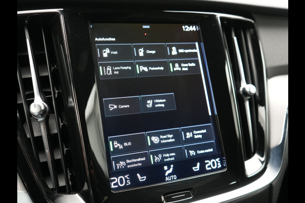 Volvo V60 T6 Recharge AWD R-Design Plug In Hybrid 340pk Dealer O.H. PHEV | Trekhaak Af Fabriek | Adaptive Cruise | Camera | Harman & Kardon | Lederen Sportstoelen Memory & Verwarmd | Apple Carplay | Navigatie | Stuur Verwarmd | Blis | Keyless | DAB |
