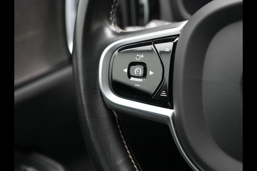 Volvo V60 T6 Recharge AWD R-Design Plug In Hybrid 340pk Dealer O.H. PHEV | Trekhaak Af Fabriek | Adaptive Cruise | Camera | Harman & Kardon | Lederen Sportstoelen Memory & Verwarmd | Apple Carplay | Navigatie | Stuur Verwarmd | Blis | Keyless | DAB |