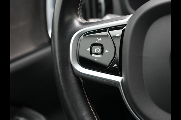 Volvo V60 T6 Recharge AWD R-Design Plug In Hybrid 340pk Dealer O.H. PHEV | Trekhaak Af Fabriek | Adaptive Cruise | Camera | Harman & Kardon | Lederen Sportstoelen Memory & Verwarmd | Apple Carplay | Navigatie | Stuur Verwarmd | Blis | Keyless | DAB |