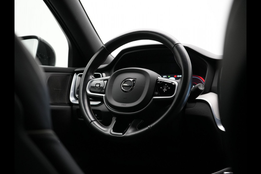 Volvo V60 T6 Recharge AWD R-Design Plug In Hybrid 340pk Dealer O.H. PHEV | Trekhaak Af Fabriek | Adaptive Cruise | Camera | Harman & Kardon | Lederen Sportstoelen Memory & Verwarmd | Apple Carplay | Navigatie | Stuur Verwarmd | Blis | Keyless | DAB |
