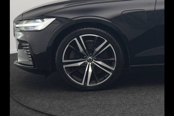 Volvo V60 T6 Recharge AWD R-Design Plug In Hybrid 340pk Dealer O.H. PHEV | Trekhaak Af Fabriek | Adaptive Cruise | Camera | Harman & Kardon | Lederen Sportstoelen Memory & Verwarmd | Apple Carplay | Navigatie | Stuur Verwarmd | Blis | Keyless | DAB |
