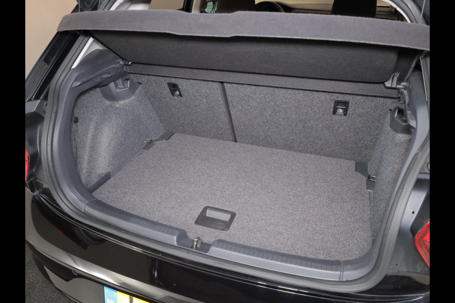 Volkswagen Polo 1.0 TSI R-Line Edition 95 pk | Airco | Parkeersensoren | Adaptieve cruise control | Licht- en zicht pakket | R-Line exterieur |