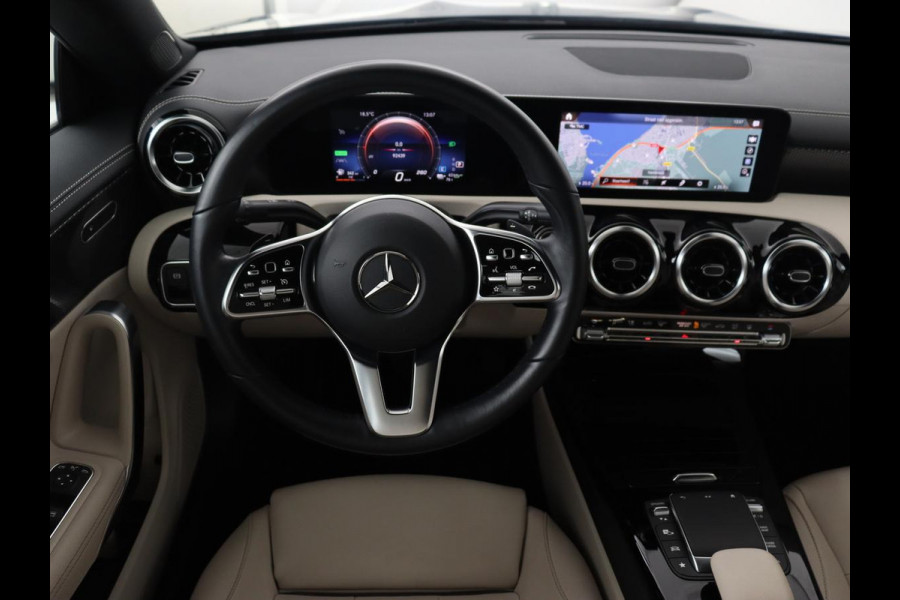 Mercedes-Benz CLA-Klasse 250e Luxury Line | Leder | Trekhaak | Carplay | Stoelverwarming | Widescreen | Camera | Stuurverwarming | Navigatie | Park Assist | Cruise control | PHEV | Plug In
