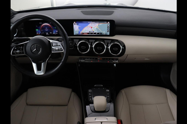 Mercedes-Benz CLA-Klasse 250e Luxury Line | Leder | Trekhaak | Carplay | Stoelverwarming | Widescreen | Camera | Stuurverwarming | Navigatie | Park Assist | Cruise control | PHEV | Plug In