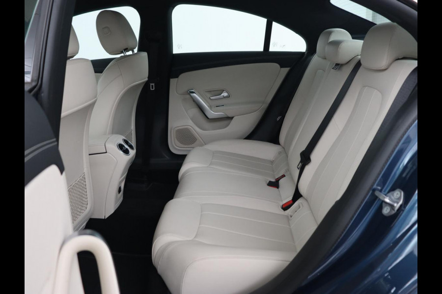 Mercedes-Benz CLA-Klasse 250e Luxury Line | Leder | Trekhaak | Carplay | Stoelverwarming | Widescreen | Camera | Stuurverwarming | Navigatie | Park Assist | Cruise control | PHEV | Plug In