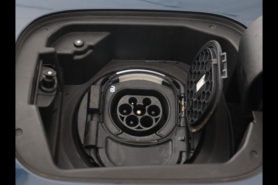 Mercedes-Benz CLA-Klasse 250e Luxury Line | Leder | Trekhaak | Carplay | Stoelverwarming | Widescreen | Camera | Stuurverwarming | Navigatie | Park Assist | Cruise control | PHEV | Plug In